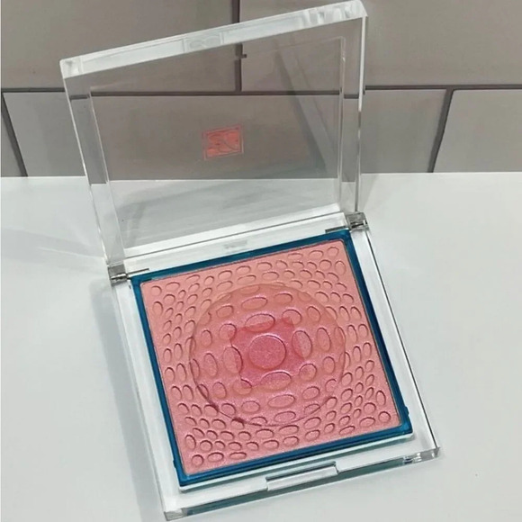 Estée Lauder Pure Fantasy Face Powder - Picture 1 of 4